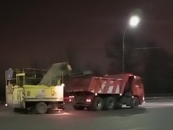 В Астрахани круглосуточно ведут уборку на улицах и дорогах