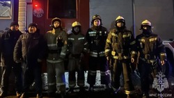 Астраханские пожарные спасли 16-летнюю девушку из горящей квартиры