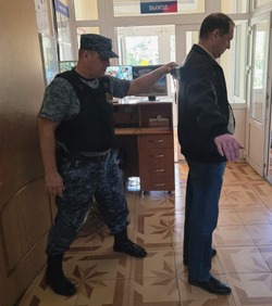 Астраханец пытался пронести в суд шампур