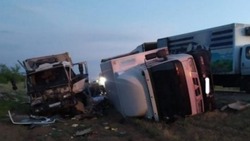 Столкновение трёх фургонов по дороге в Астрахань привело к трагическим последствиям