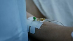 Саратовские врачи во время операции забыли салфетку внутри пациента