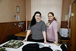 Астраханские швеи изготавливают вещи для бойцов
