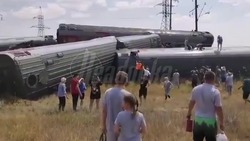 Поезд сошёл с рельсов после столкновения с КамАЗом под Волгоградом