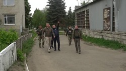 Астраханский губернатор посетил подшефный Кременской район ЛНР