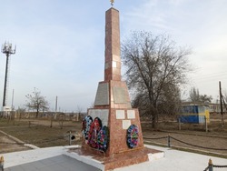В астраханском селе обновляют памятник героям ВОВ