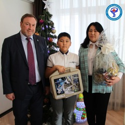 Астраханский министр исполнил новогоднее желание сына участника СВО