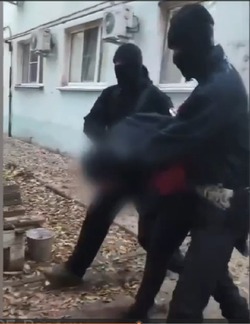 Трёх жителей Знаменска задержали за вымогательство денег у участника СВО