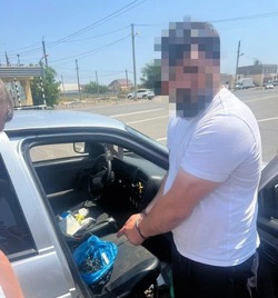 Астраханские правоохранители задержали иностранца с мефедроном