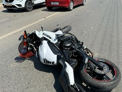 В Астрахани на Мясокомбинатском мосту погиб мотоциклист