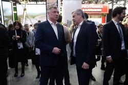 Астраханский стенд на выставке-форуме «Россия» посетил вице-премьер РФ