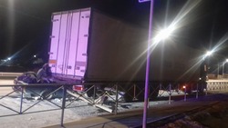 В Астрахани произошло серьёзное ДТП с участием грузовика