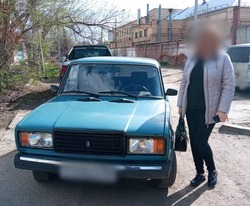 Астраханца судят за угон автомобиля и кражу из него вещей