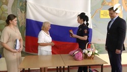 В Астрахани 82-летняя жительница Донбасса получила российский паспорт в свой день рождения