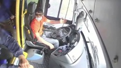Астраханец обстрелял из пистолета пассажирский автобус
