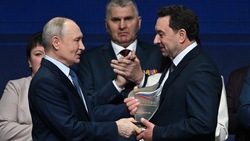 Владимир Путин наградил победителя Всероссийской муниципальной премии «Служение»