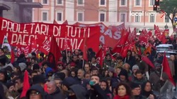 В Италии прошли протесты против поставок оружия Украине
