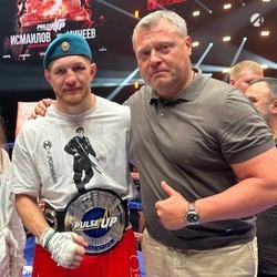 Игорь Бабушкин поздравил Владимира Минеева с победой в турнире по смешанным единоборствам