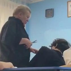 В Астрахани учительница грозилась постричь ученика