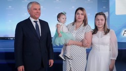 Семье Плотниковых из Астрахани вручили медали в Госдуме РФ