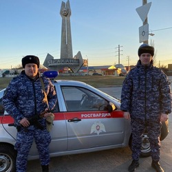Астраханские росгвардейцы оказали помощь пенсионерам при пожаре