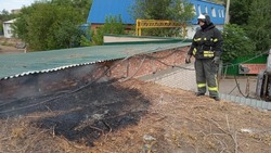 В Астраханской области загорелась крыша гаража