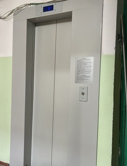 В 2025 году в Астрахани установили 122 белорусских лифта