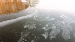 Астраханцев просят не выходить на замёрзшие водоёмы