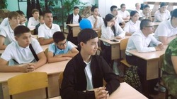 Астраханским школьникам рассказали о Герое РФ Азамате Бердиеве