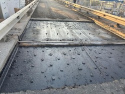 Ремонт на Старом мосту в Астрахани приостановили из-за дождя