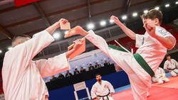 В Астрахани спортсмены сдали экзамен президенту Федерации всестилевого карате России