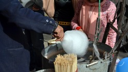 Астраханский пенсионер украл чашу для приготовления сахарной ваты
