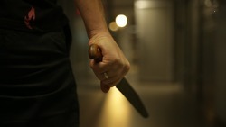 Ревнивый астраханец пытался зарезать знакомого
