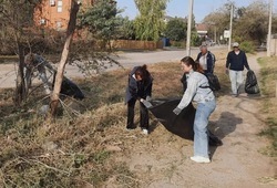В Астрахани продолжают активную уборку улиц