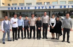 Астраханец ведёт занятия у студентов в Узбекистане