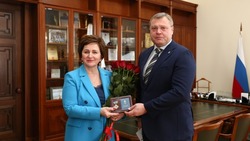 Игорь Бабушкин наградил ректора Астраханского медуниверситета знаком отличия «Честь и Слава»