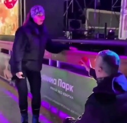 Астраханец сделал предложение руки и сердца на катке в кремле