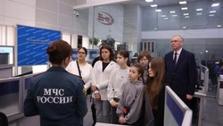 Воспитанницы астраханского центра «Улитка» познакомились с работой службы 112