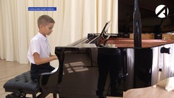 Школы искусств Астраханской области получили новые музыкальные инструменты