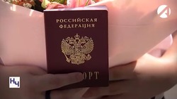 Глава Астраханской области вручит первые паспорта отличившимся школьникам