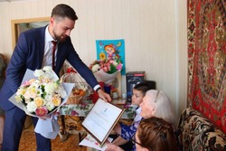 Владимир Путин поздравил астраханскую учительницу со столетием
