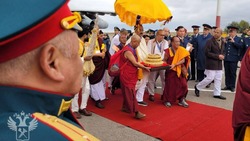 Астраханские таможенники проконтролировали прибытие в Калмыкию буддийской святыни