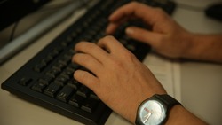 Незаконно уволенному участнику СВО из Астрахани помогли вернуть должность