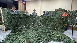 Жители Камызякского района сплели более 500 масксетей для зоны СВО