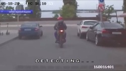 Байкер взбудоражил Саратов опасной гонкой